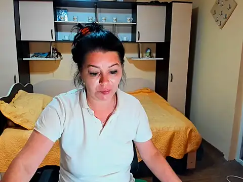 Snapshot of Soffy_Skye chatting on 06-19-26, 04:28 Soffy Skye online show from 06-19-26, 04:28