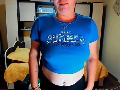 Snapshot of Soffy_Skye chatting on 06-20-26, 04:59 Soffy Skye online show from 06-20-26, 04:59