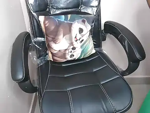 Snapshot of bold_naina chatting on 10-15-25, 03:50 bold naina online show from 10-15-25, 03:50