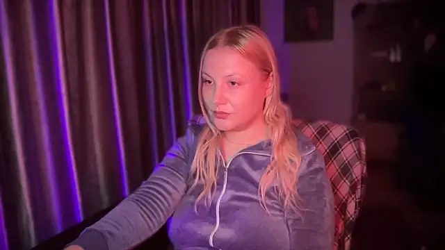 BikiHellena online show from 12-14-25, 07:03