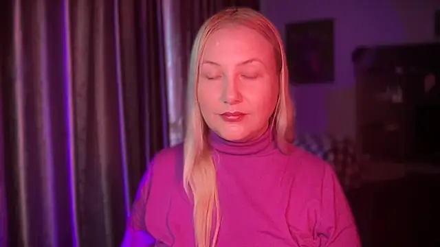 BikiHellena online show from 12-19-25, 07:37