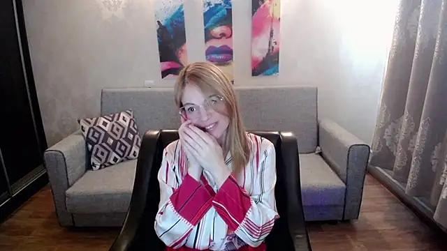Snapshot of shy_hot_cat chatting on 09-23-25, 09:12 shy hot cat online show from 09-23-25, 09:12
