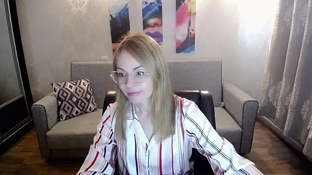 Snapshot of shy_hot_cat chatting on 09-24-25, 08:06 shy hot cat online show from 09-24-25, 08:06