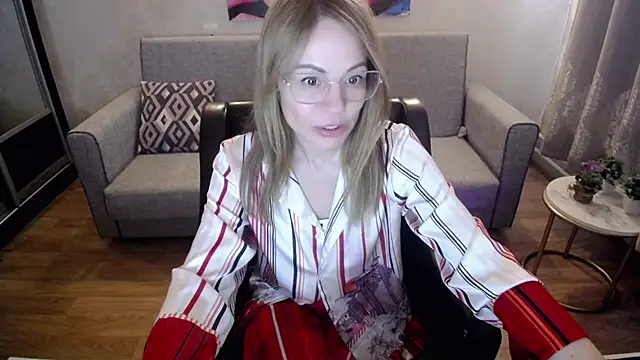 Snapshot of shy_hot_cat chatting on 10-06-25, 09:18 shy hot cat online show from 10-06-25, 09:18