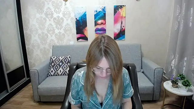 Snapshot of shy_hot_cat chatting on 10-17-25, 06:38 shy hot cat online show from 10-17-25, 06:38
