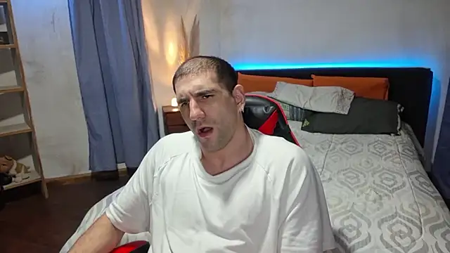 Snapshot of ObeyLust chatting on 11-30-25, 01:20 ObeyLust online show from 11-30-25, 01:20