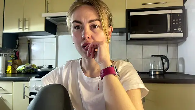 MartaLuna  online show from 04-28-26, 07:52