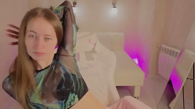 Snapshot of bella_li__ chatting on 02-09-26, 01:53 bella li online show from 02-09-26, 01:53