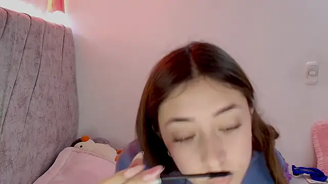 Snapshot of kimmy_vegga2 chatting on 10-15-25, 12:27 kimmy vegga2 online show from 10-15-25, 12:27