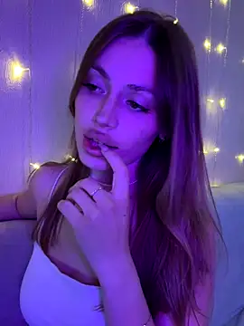 Elizabeth Tay online show from 10-22-25, 05:34