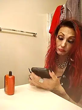 Snapshot of felony000 chatting on 11-08-25, 12:44 felony000 online show from 11-08-25, 12:44