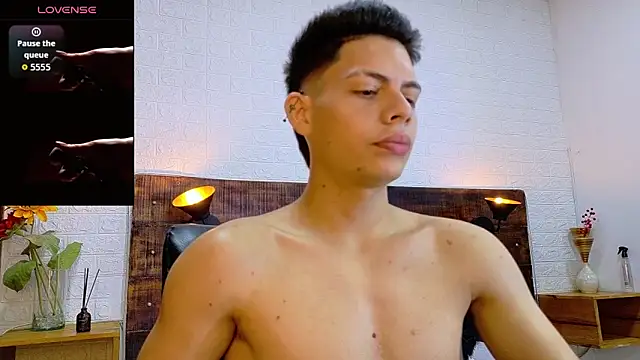 Snapshot of JhosuaVega chatting on 10-23-25, 09:13 JhosuaVega online show from 10-23-25, 09:13