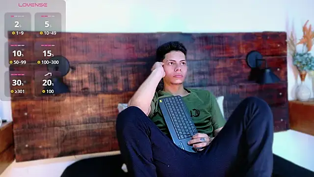 Snapshot of JhosuaVega chatting on 02-01-26, 02:43 JhosuaVega online show from 02-01-26, 02:43