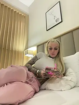 Snapshot of paulinaalatalo chatting on 02-02-26, 05:22 paulinaalatalo online show from 02-02-26, 05:22