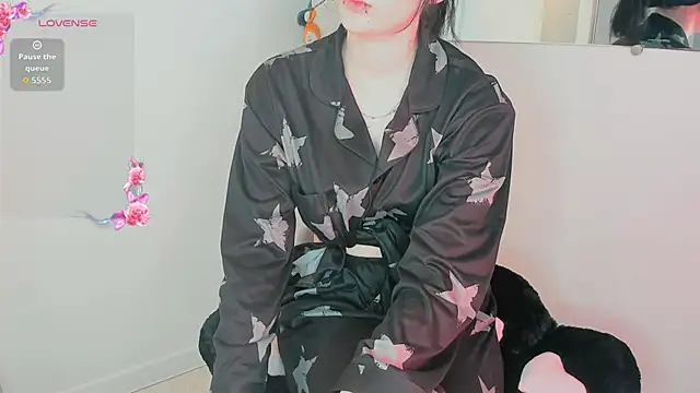 Snapshot of Molllysdays chatting on 11-05-25, 06:30 Molllysdays online show from 11-05-25, 06:30