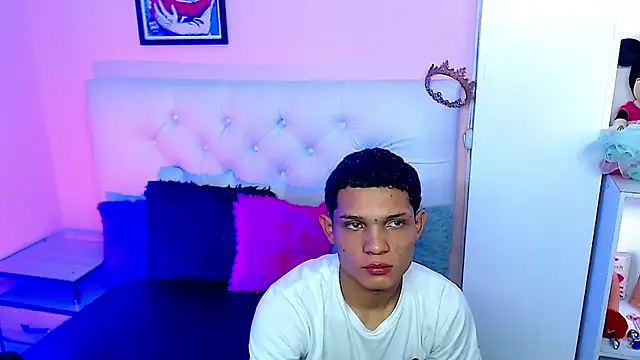 Snapshot of EL_VENEZOLANO_22CM chatting on 09-25-25, 06:00 EL VENEZOLANO 22CM online show from 09-25-25, 06:00