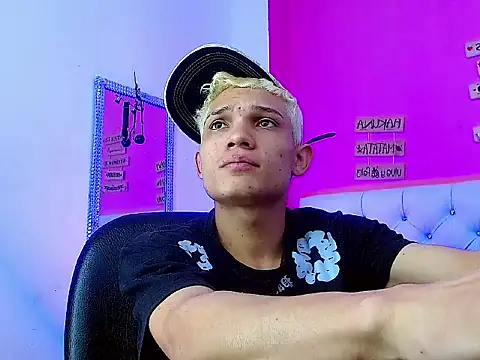 Snapshot of EL_VENEZOLANO_22CM chatting on 10-12-25, 03:49 EL VENEZOLANO 22CM online show from 10-12-25, 03:49