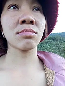 bonnie-00 online show from 11-30-25, 09:24