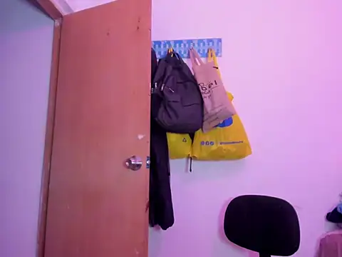 Snapshot of Annie_rosse1017 chatting on 02-11-26, 06:07 Annie rosse1017 online show from 02-11-26, 06:07