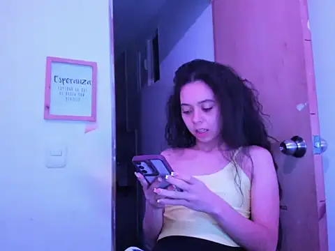 Snapshot of Annie_rosse1017 chatting on 02-27-26, 04:23 Annie rosse1017 online show from 02-27-26, 04:23