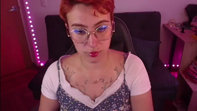 Snapshot of Miacatsito3 chatting on 10-21-25, 09:37 Miacatsito3 online show from 10-21-25, 09:37