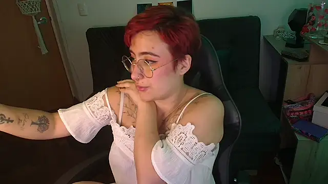 Snapshot of Miacatsito3 chatting on 11-11-25, 05:40 Miacatsito3 online show from 11-11-25, 05:40