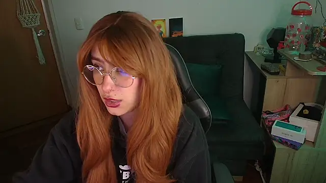 Snapshot of Miacatsito3 chatting on 11-14-25, 04:44 Miacatsito3 online show from 11-14-25, 04:44