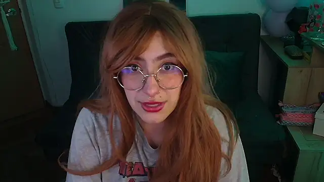 Snapshot of Miacatsito3 chatting on 11-21-25, 01:37 Miacatsito3 online show from 11-21-25, 01:37