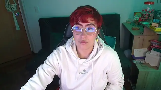 Snapshot of Miacatsito3 chatting on 12-17-25, 03:45 Miacatsito3 online show from 12-17-25, 03:45