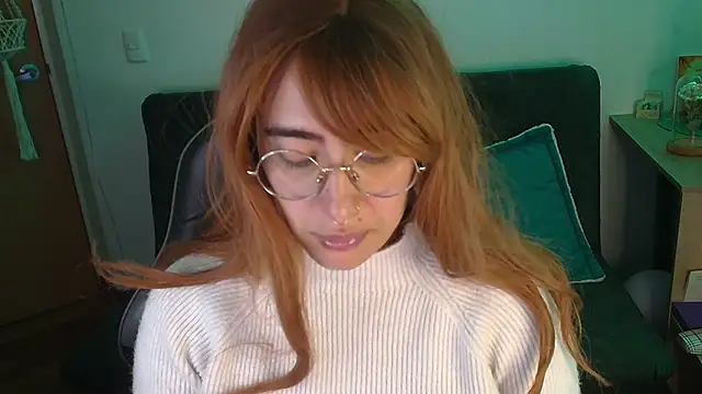 Snapshot of Miacatsito3 chatting on 12-18-25, 01:44 Miacatsito3 online show from 12-18-25, 01:44