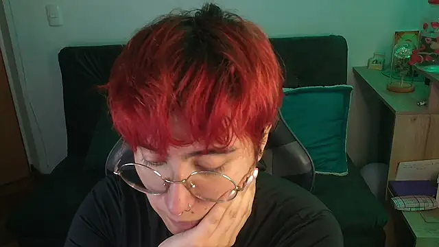 Snapshot of Miacatsito3 chatting on 12-21-25, 02:51 Miacatsito3 online show from 12-21-25, 02:51