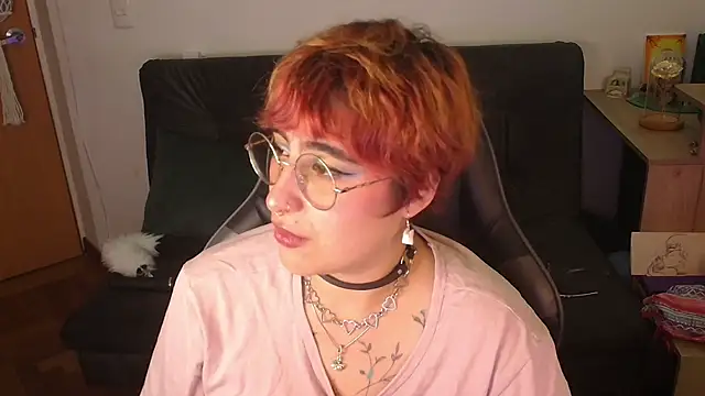 Snapshot of Miacatsito3 chatting on 01-12-26, 05:23 Miacatsito3 online show from 01-12-26, 05:23