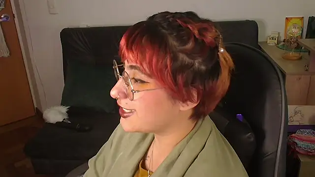 Snapshot of Miacatsito3 chatting on 01-13-26, 02:39 Miacatsito3 online show from 01-13-26, 02:39