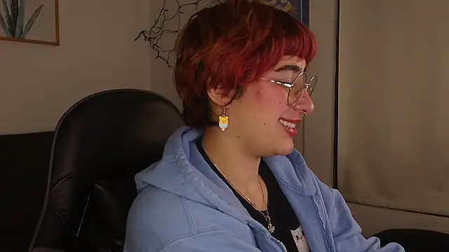 Snapshot of Miacatsito3 chatting on 02-12-26, 01:11 Miacatsito3 online show from 02-12-26, 01:11