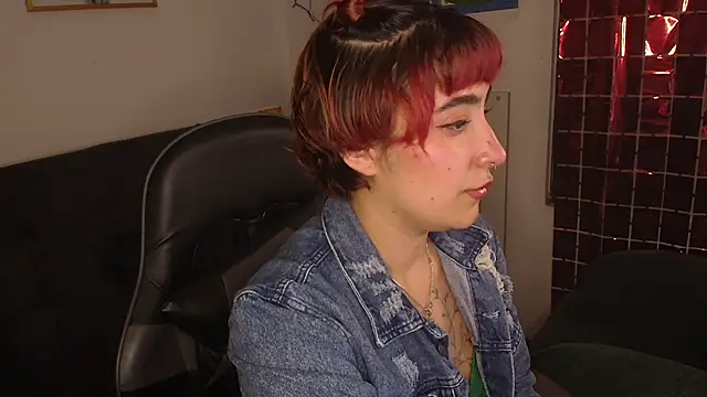 Snapshot of Miacatsito3 chatting on 02-13-26, 11:45 Miacatsito3 online show from 02-13-26, 11:45