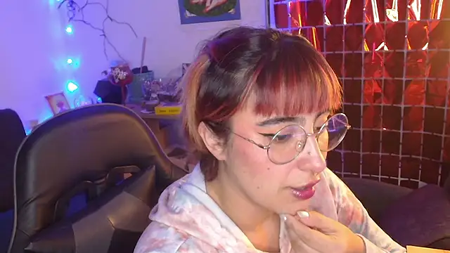 Snapshot of Miacatsito3 chatting on 03-05-26, 03:24 Miacatsito3 online show from 03-05-26, 03:24