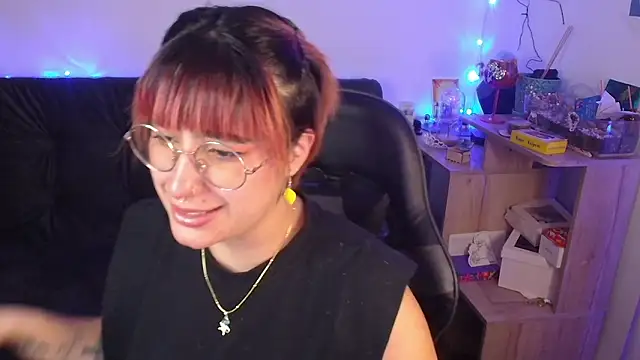 Snapshot of Miacatsito3 chatting on 03-05-26, 11:56 Miacatsito3 online show from 03-05-26, 11:56