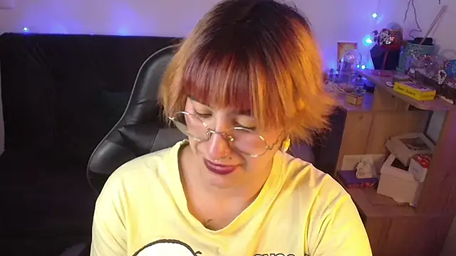 Snapshot of Miacatsito3 chatting on 03-12-26, 12:06 Miacatsito3 online show from 03-12-26, 12:06