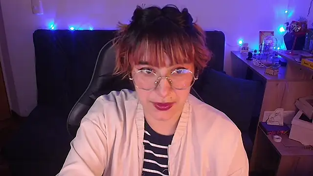 Snapshot of Miacatsito3 chatting on 03-17-26, 03:55 Miacatsito3 online show from 03-17-26, 03:55