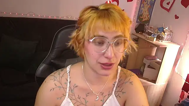 Miacatsito3 online show from 06-13-26, 08:18