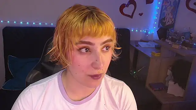 Miacatsito3 online show from 06-23-26, 03:59