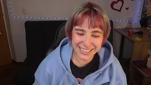 Miacatsito3 online show from 08-02-26, 05:39