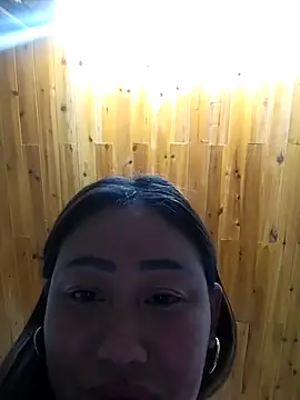 Snapshot of Dung_x chatting on 01-16-26, 01:37 Dung x online show from 01-16-26, 01:37