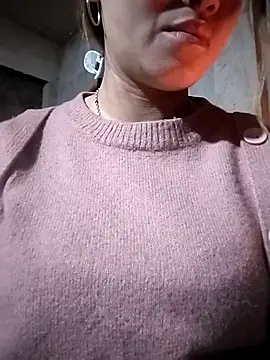 Snapshot of Dung_x chatting on 02-09-26, 06:39 Dung x online show from 02-09-26, 06:39