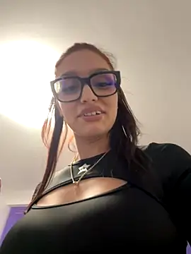 Snapshot of EllaBlowy chatting on 09-30-25, 11:48 EllaBlowy online show from 09-30-25, 11:48