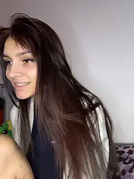 Snapshot of EllaBlowy chatting on 10-04-25, 01:14 EllaBlowy online show from 10-04-25, 01:14