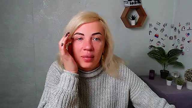 EmmaCat  online show from 10-10-25, 04:00