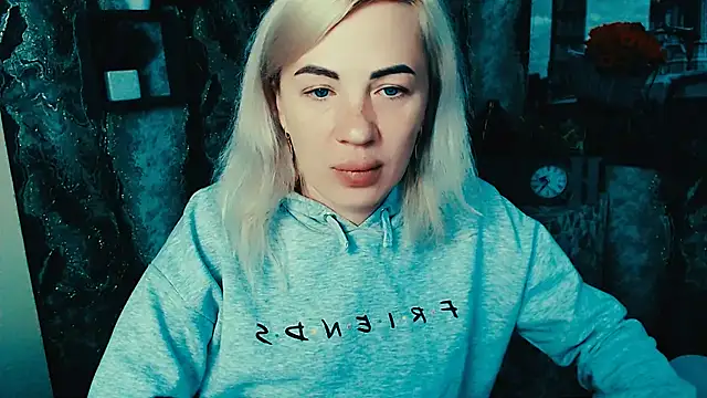 EmmaCat  online show from 10-27-25, 06:28