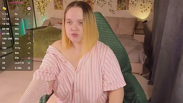 Snapshot of Aki_nohana chatting on 10-23-25, 11:31 Aki nohana online show from 10-23-25, 11:31