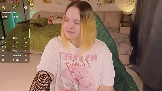 Snapshot of Aki_nohana chatting on 10-24-25, 01:07 Aki nohana online show from 10-24-25, 01:07